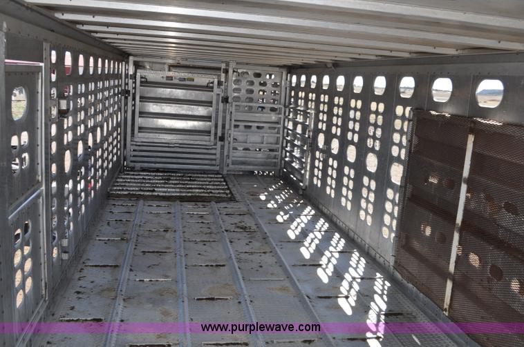 image for item G6450 1993 Wilson PSDCL-302 cattle pot trailer