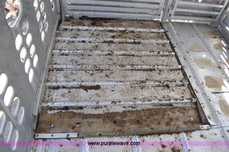 image for item G6450 1993 Wilson PSDCL-302 cattle pot trailer