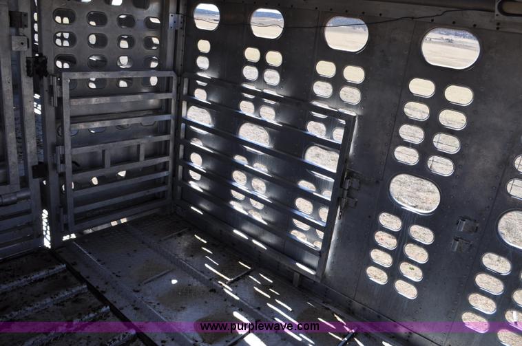 image for item G6450 1993 Wilson PSDCL-302 cattle pot trailer