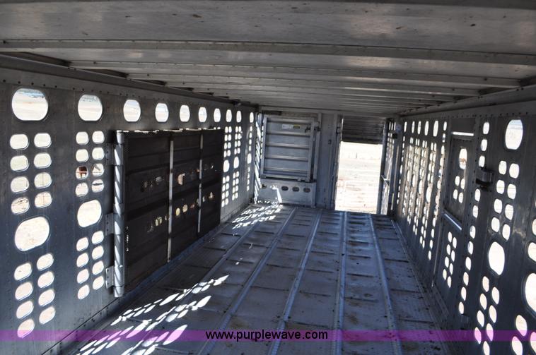 image for item G6450 1993 Wilson PSDCL-302 cattle pot trailer