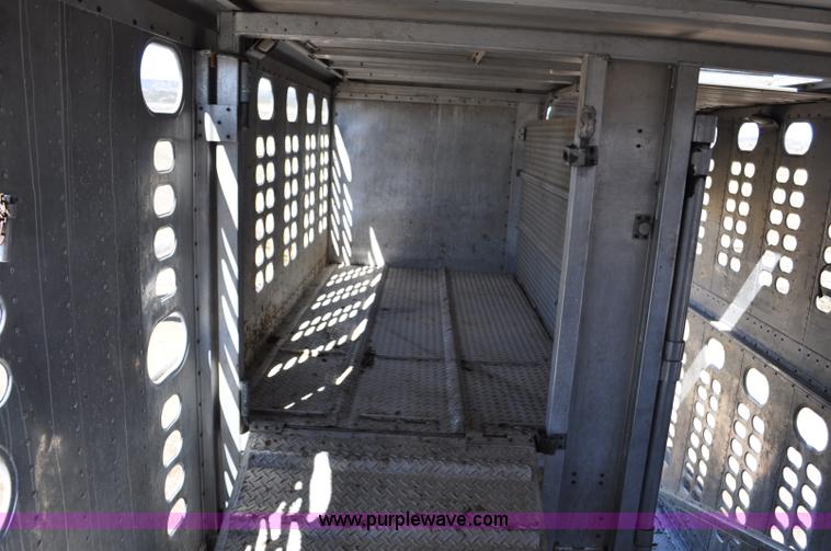 image for item G6450 1993 Wilson PSDCL-302 cattle pot trailer