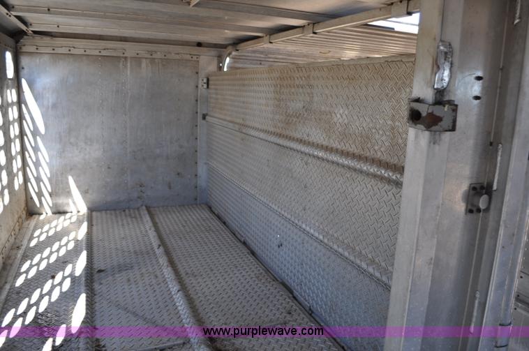 image for item G6450 1993 Wilson PSDCL-302 cattle pot trailer