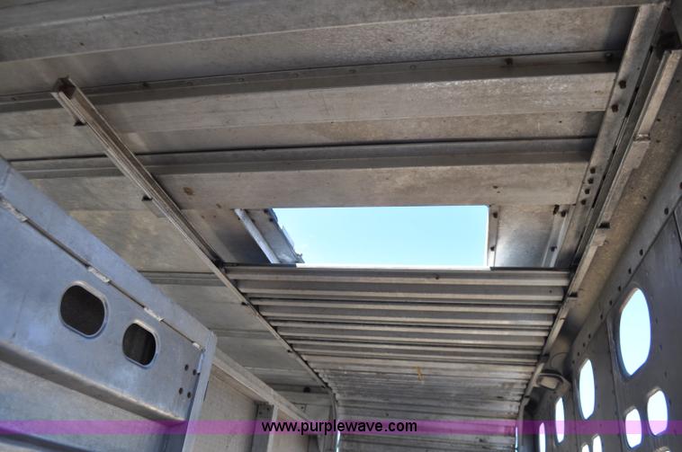 image for item G6450 1993 Wilson PSDCL-302 cattle pot trailer