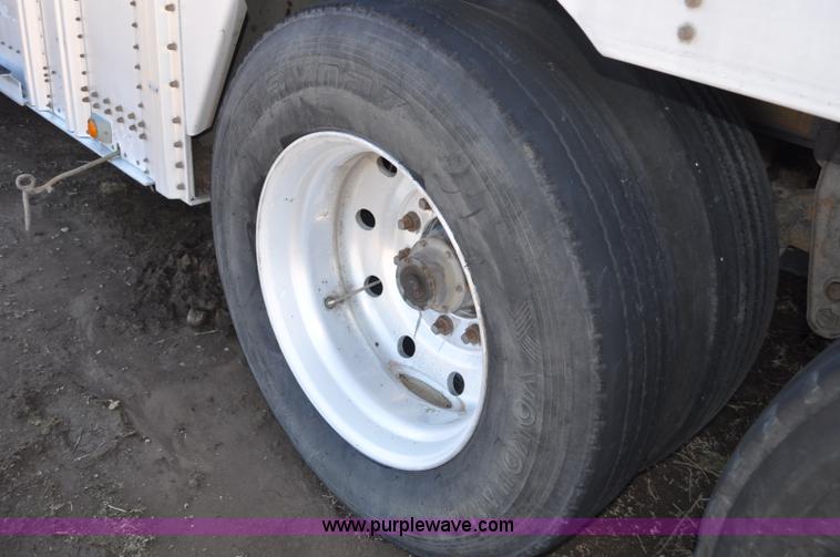 image for item G6450 1993 Wilson PSDCL-302 cattle pot trailer