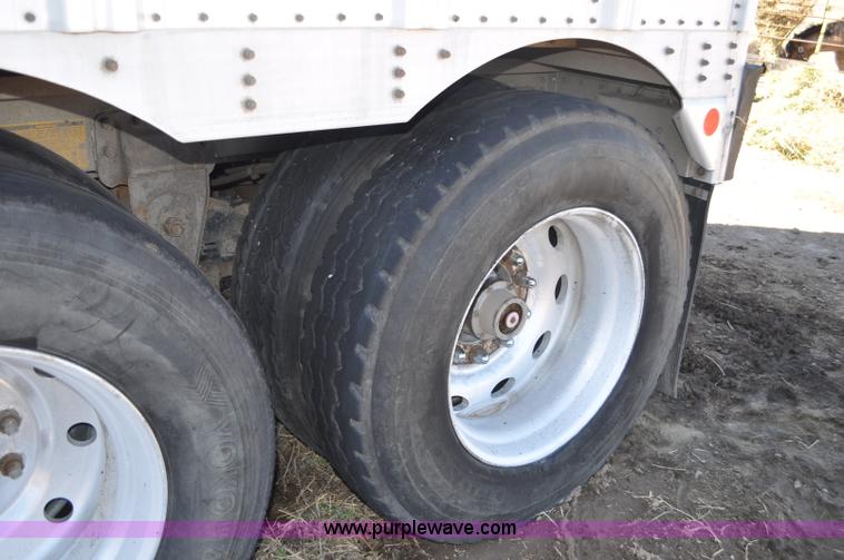 image for item G6450 1993 Wilson PSDCL-302 cattle pot trailer