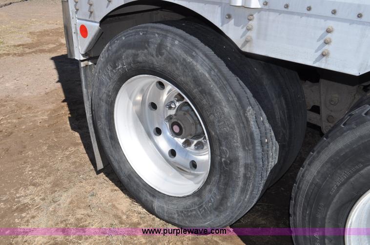 image for item G6450 1993 Wilson PSDCL-302 cattle pot trailer