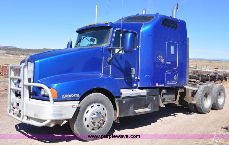 image for item G6451 1999 Kenworth T600 semi truck