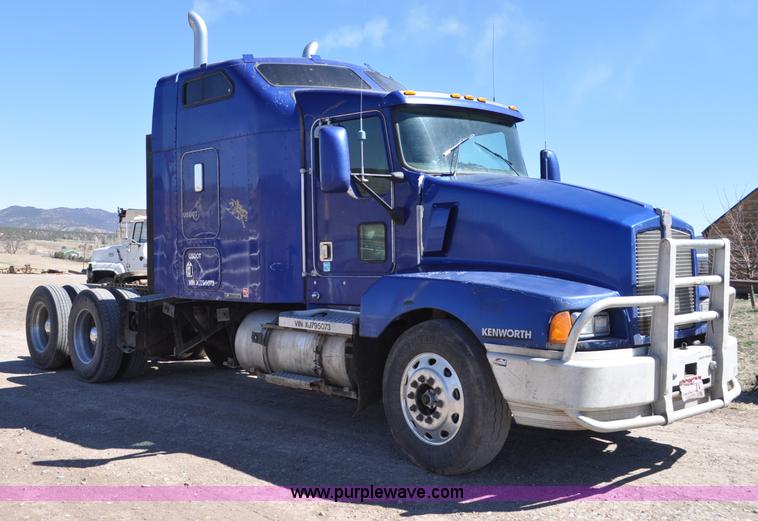 image for item G6451 1999 Kenworth T600 semi truck