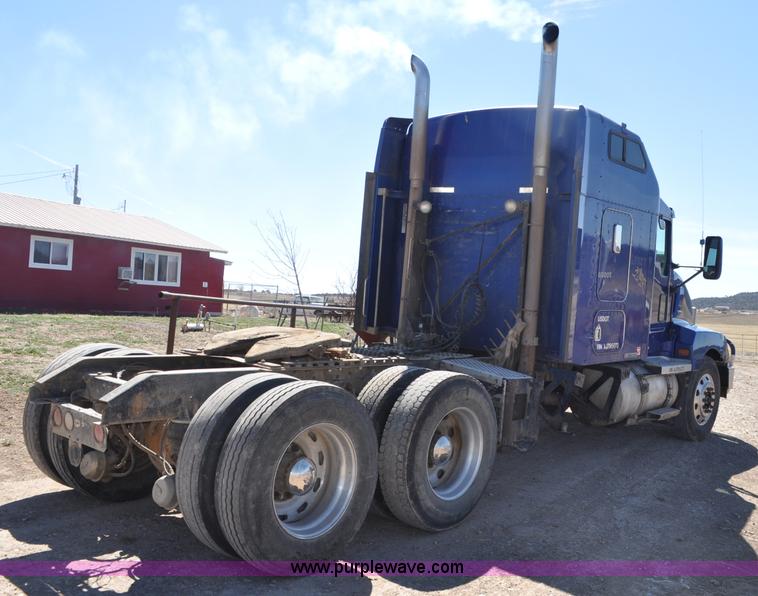 image for item G6451 1999 Kenworth T600 semi truck