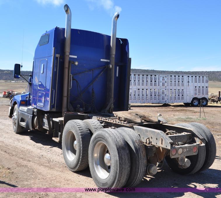 image for item G6451 1999 Kenworth T600 semi truck