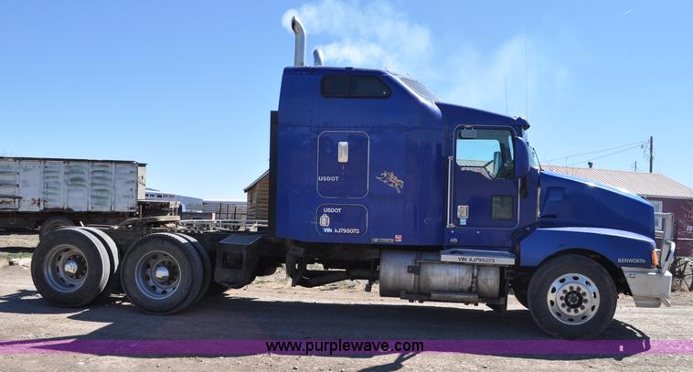 image for item G6451 1999 Kenworth T600 semi truck