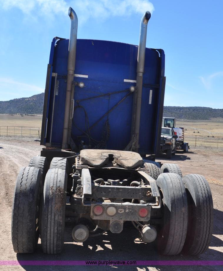 image for item G6451 1999 Kenworth T600 semi truck