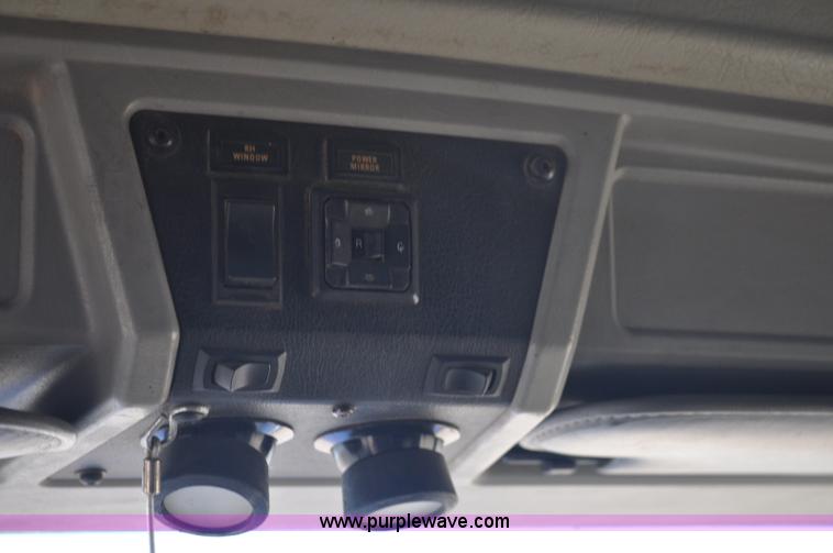 image for item G6451 1999 Kenworth T600 semi truck