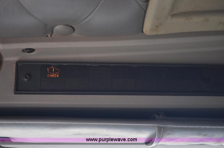 image for item G6451 1999 Kenworth T600 semi truck