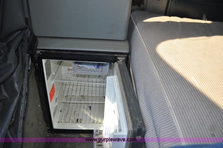 image for item G6451 1999 Kenworth T600 semi truck