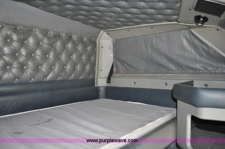 image for item G6451 1999 Kenworth T600 semi truck