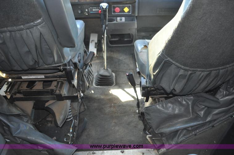 image for item G6451 1999 Kenworth T600 semi truck