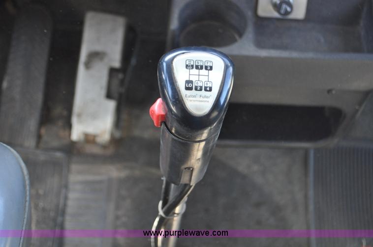 image for item G6451 1999 Kenworth T600 semi truck