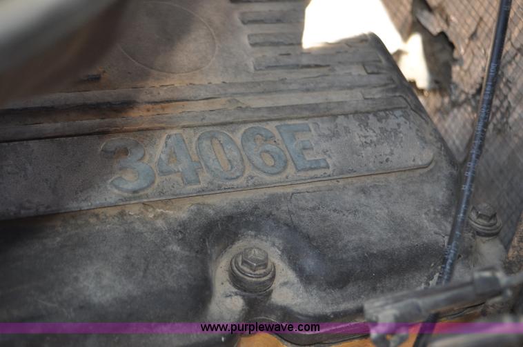 image for item G6451 1999 Kenworth T600 semi truck