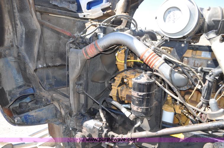 image for item G6451 1999 Kenworth T600 semi truck