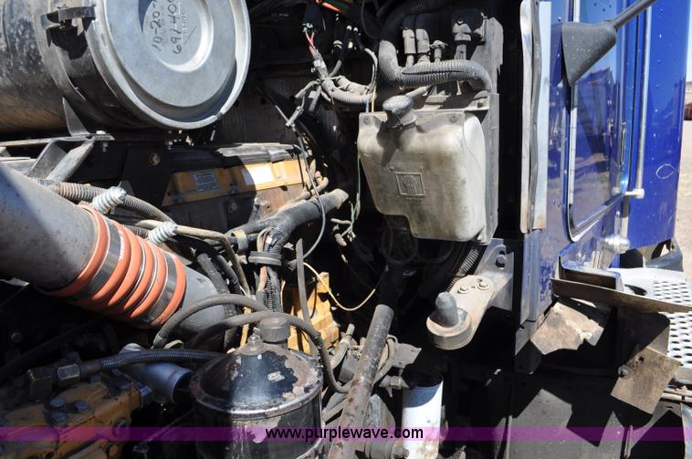 image for item G6451 1999 Kenworth T600 semi truck