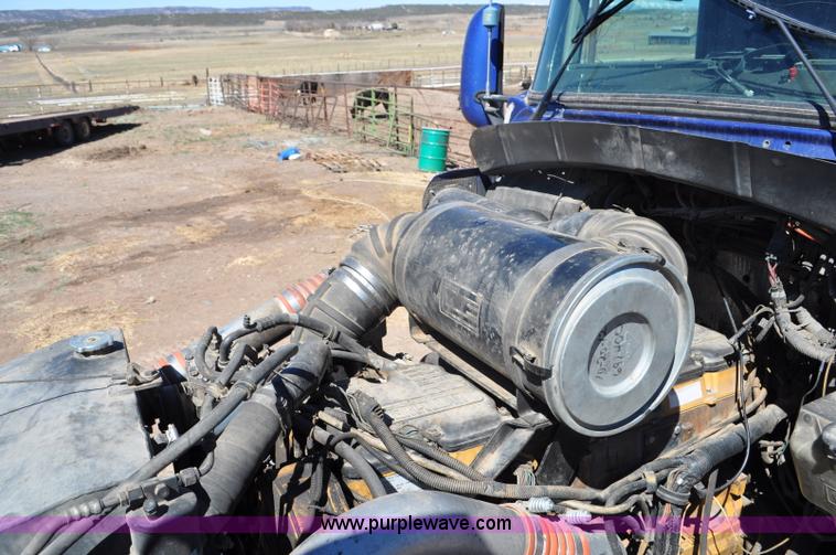 image for item G6451 1999 Kenworth T600 semi truck