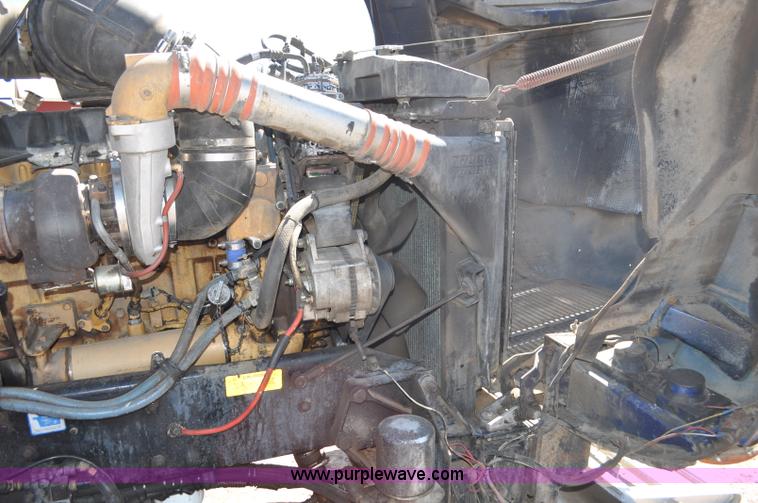 image for item G6451 1999 Kenworth T600 semi truck