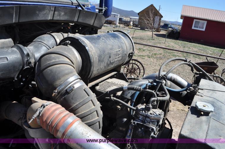 image for item G6451 1999 Kenworth T600 semi truck