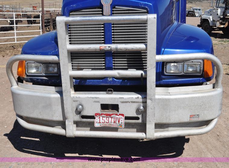 image for item G6451 1999 Kenworth T600 semi truck