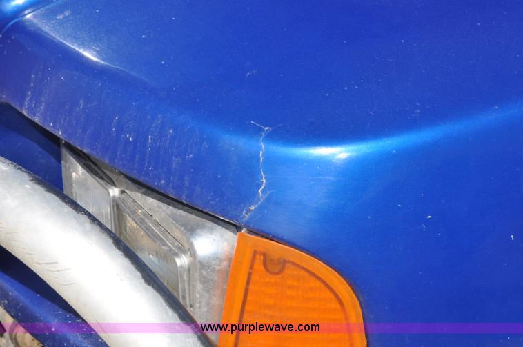 image for item G6451 1999 Kenworth T600 semi truck