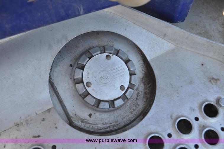 image for item G6451 1999 Kenworth T600 semi truck