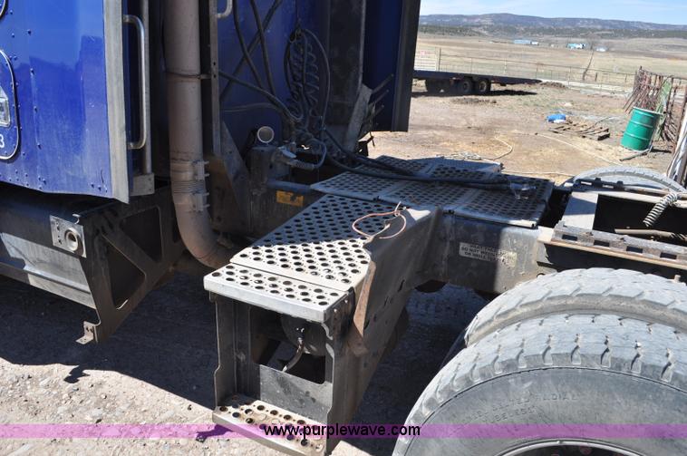 image for item G6451 1999 Kenworth T600 semi truck