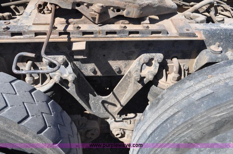 image for item G6451 1999 Kenworth T600 semi truck