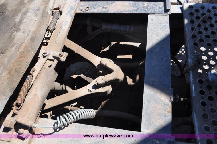 image for item G6451 1999 Kenworth T600 semi truck