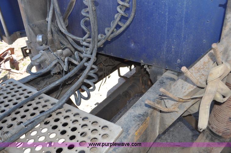 image for item G6451 1999 Kenworth T600 semi truck