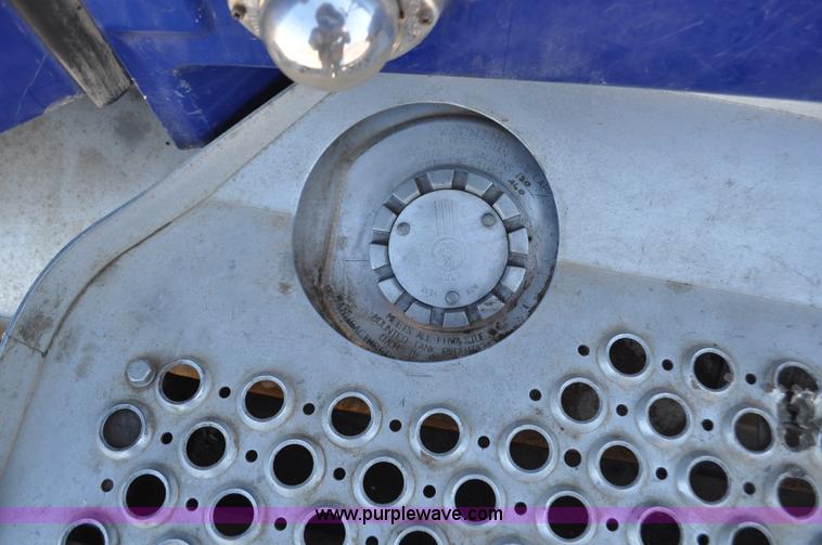 image for item G6451 1999 Kenworth T600 semi truck