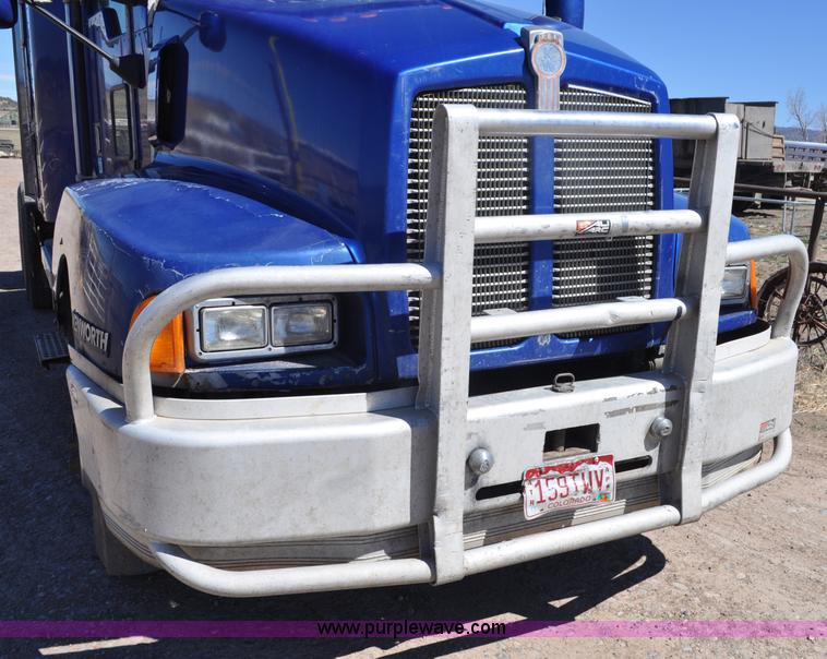 image for item G6451 1999 Kenworth T600 semi truck