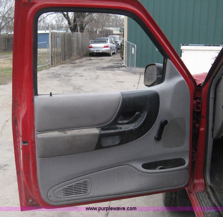 image for item G8472 2000 Ford Ranger XLT SuperCab flatbed pickup truck