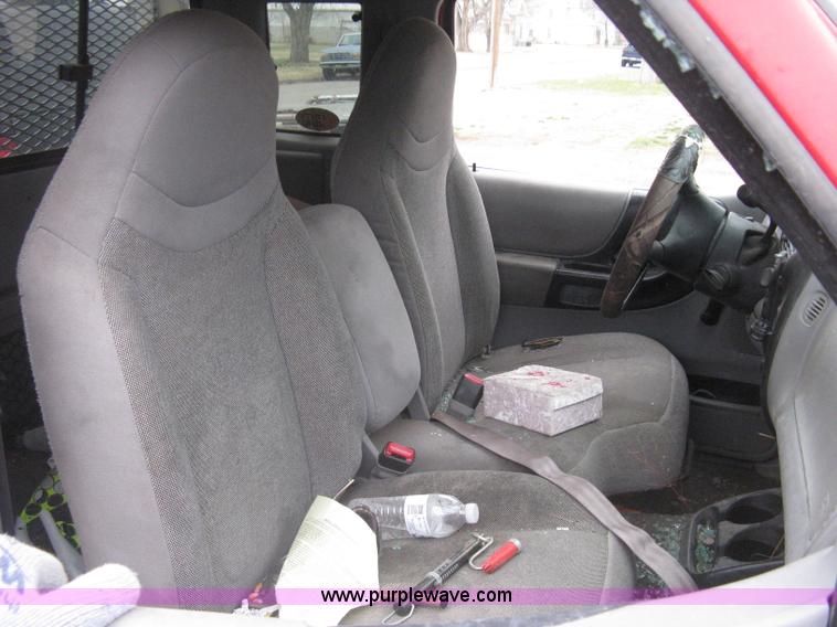 image for item G8472 2000 Ford Ranger XLT SuperCab flatbed pickup truck