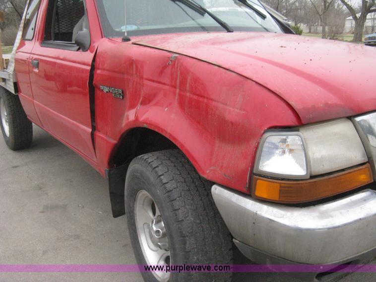 image for item G8472 2000 Ford Ranger XLT SuperCab flatbed pickup truck