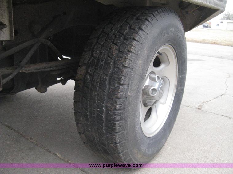 image for item G8472 2000 Ford Ranger XLT SuperCab flatbed pickup truck