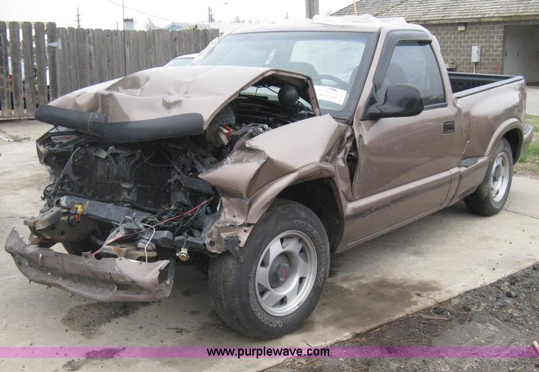 image for item G8475 1997 GMC Sonoma SLS pickup truck