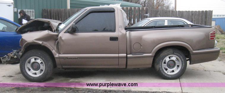 image for item G8475 1997 GMC Sonoma SLS pickup truck