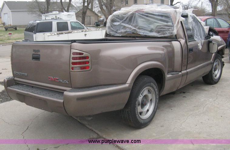 image for item G8475 1997 GMC Sonoma SLS pickup truck