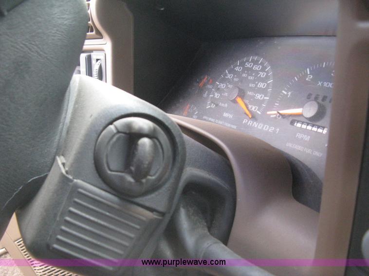 image for item G8475 1997 GMC Sonoma SLS pickup truck