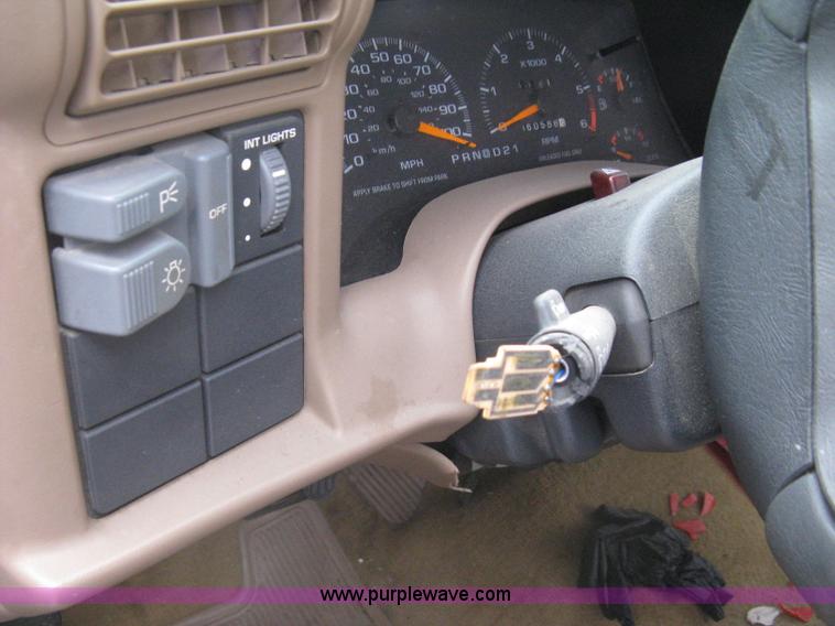 image for item G8475 1997 GMC Sonoma SLS pickup truck