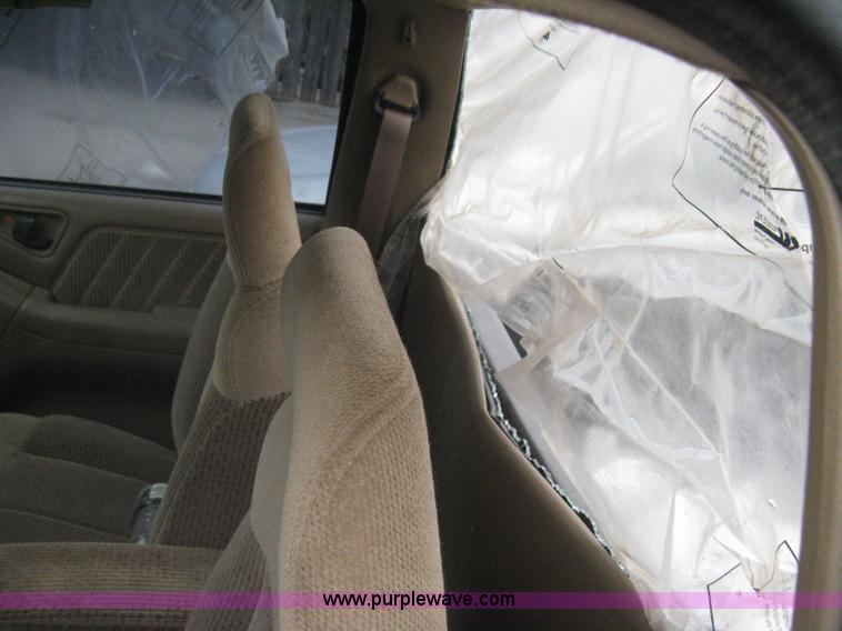 image for item G8475 1997 GMC Sonoma SLS pickup truck