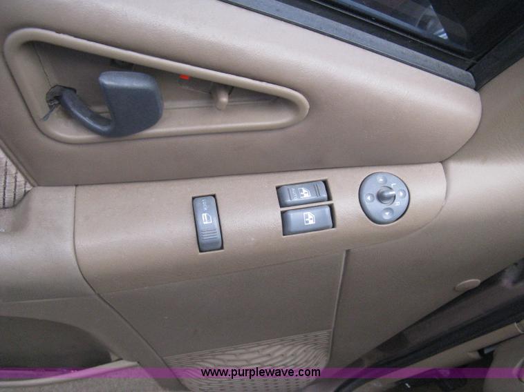 image for item G8475 1997 GMC Sonoma SLS pickup truck