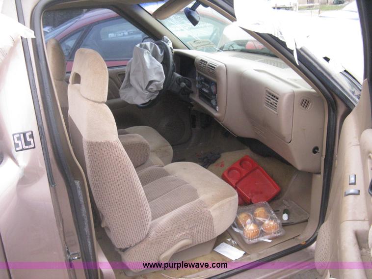 image for item G8475 1997 GMC Sonoma SLS pickup truck