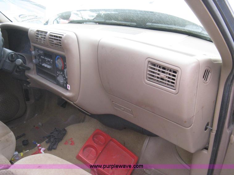 image for item G8475 1997 GMC Sonoma SLS pickup truck